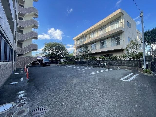 エトワールS・K（104） 駐車場