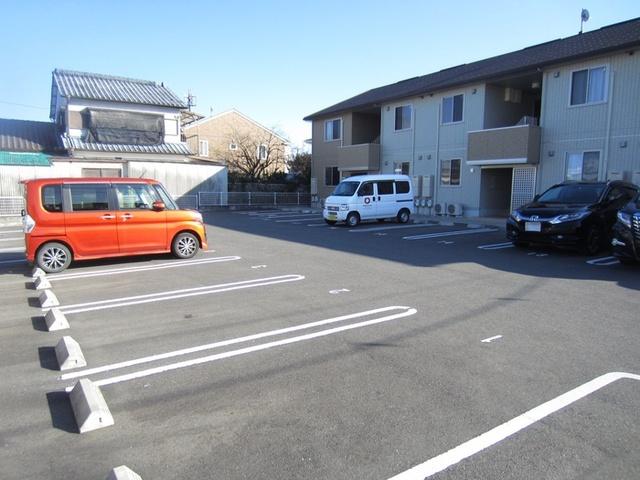 シャトル小松（107） 駐車場