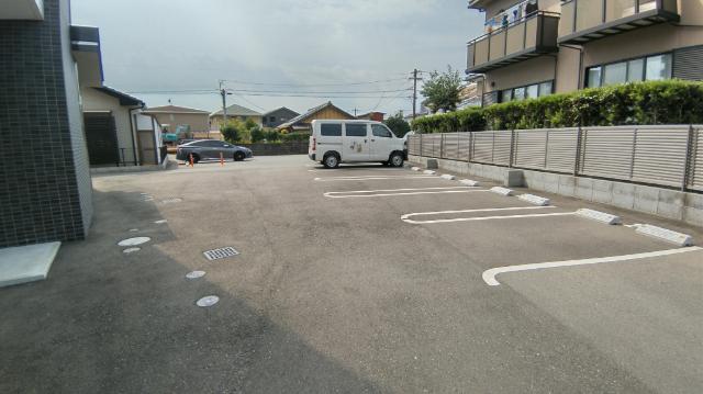ピュア　サーマル（203） 駐車場