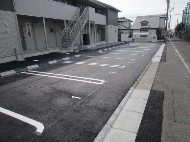 メゾン　ド　ルミエール（103） 駐車場
