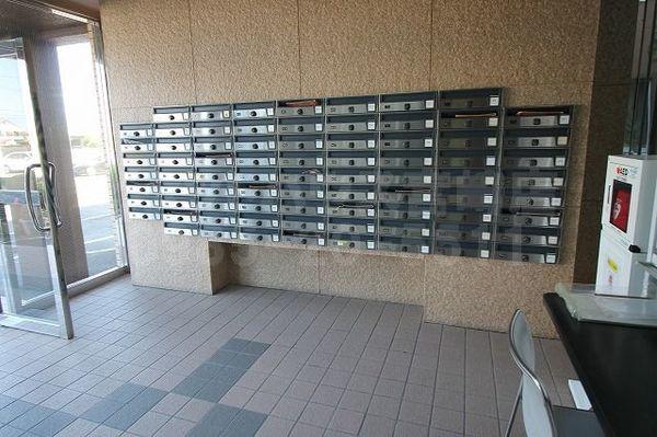 マンションリヴレ（106） エントランス