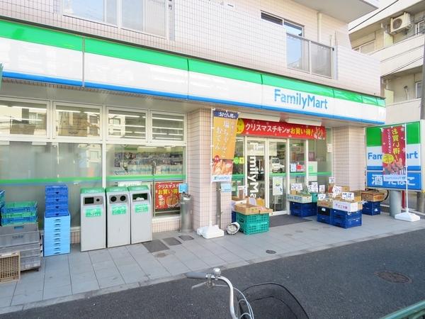 ファミリーマート世田谷淡島通り店：36m