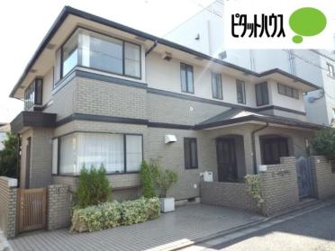 左手前が駐車場です。