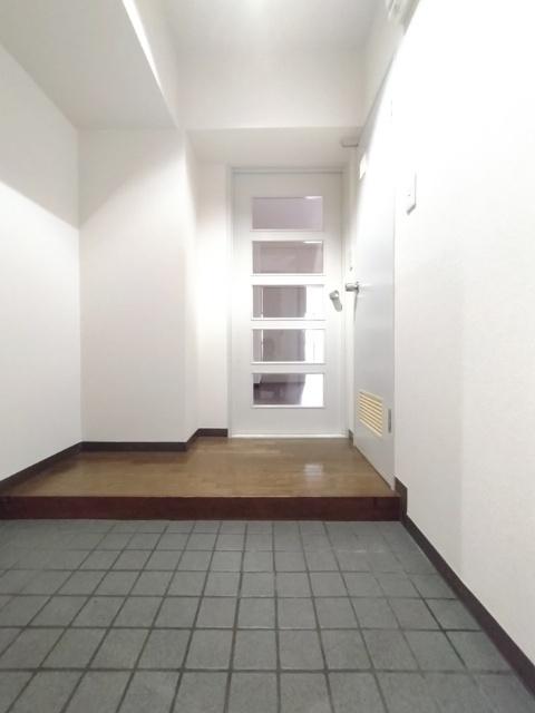 コートウィスタリア 玄関