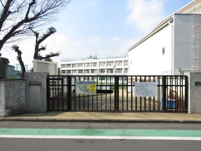 渋谷区立上原小学校：469m