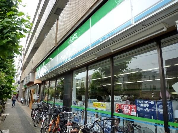 ファミリーマート新代田駅前店：3m
