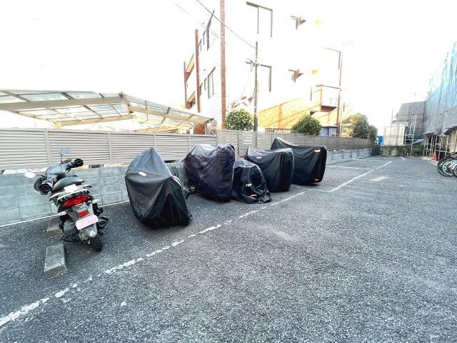 ロイヤルアークⅠ 駐車場