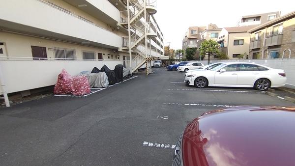 シャルマンコーポ芦花公園 駐車場
