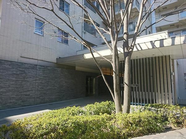 グローリオ芦花公園　テラス棟 エントランス