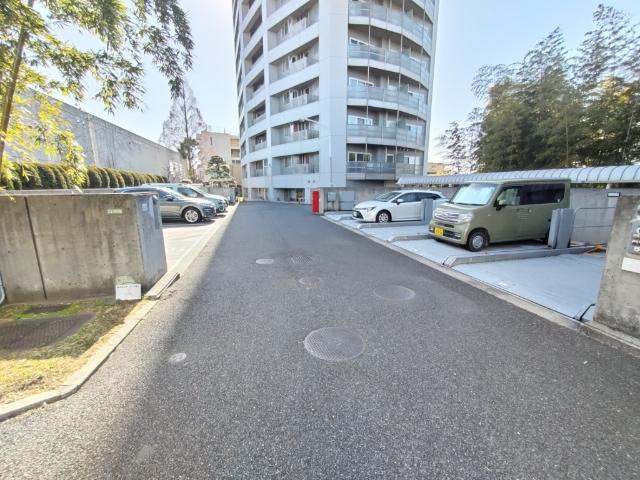 グランツオーベル世田谷代田 駐車場