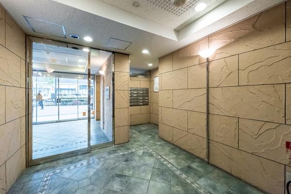エクセルシオール西新宿 エントランス