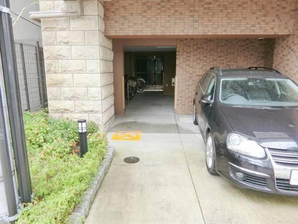 プレサンス難波元町（1503） 駐車場