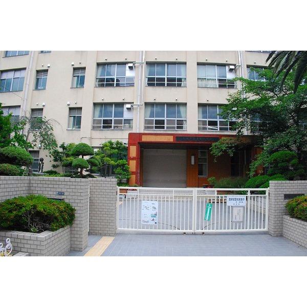 大阪市立日吉小学校：698m