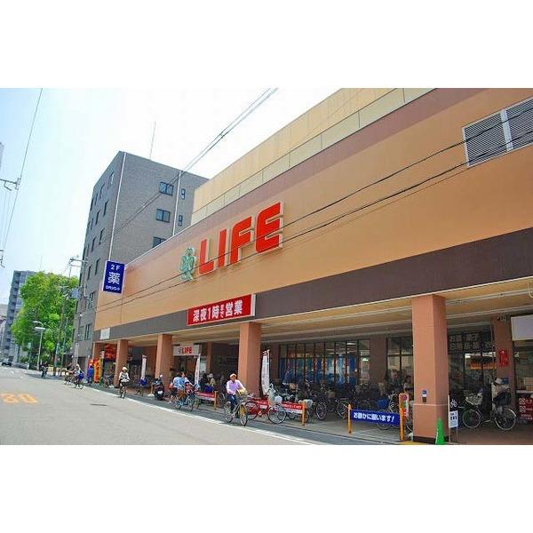 ライフ大国町店：401m