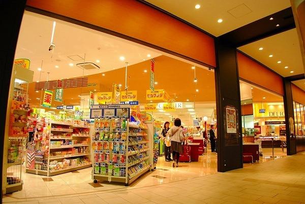 ライフなんば店：551m