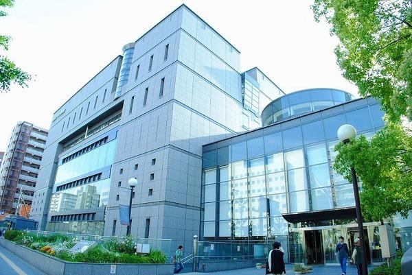 大阪市立中央図書館：1332m