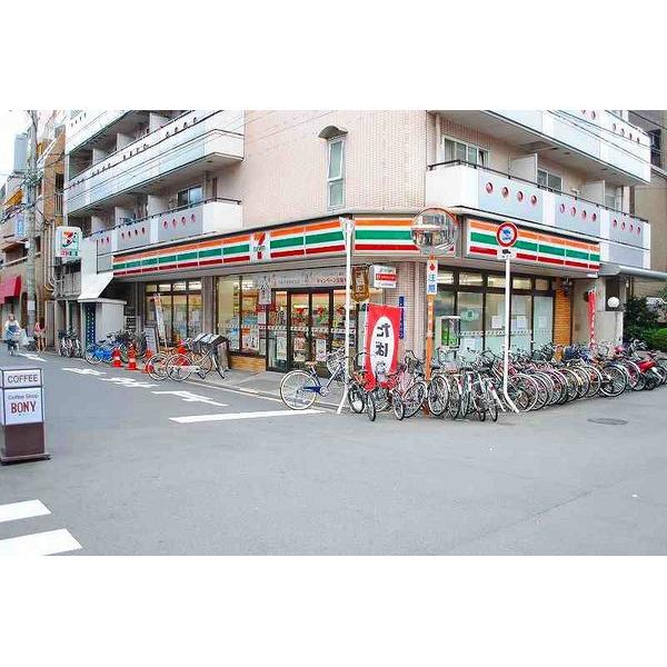 セブンイレブン大阪難波中2丁目店：134m
