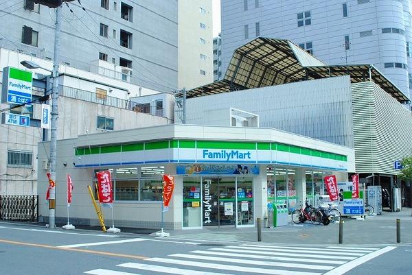 ファミリーマート桜川二丁目店：87m