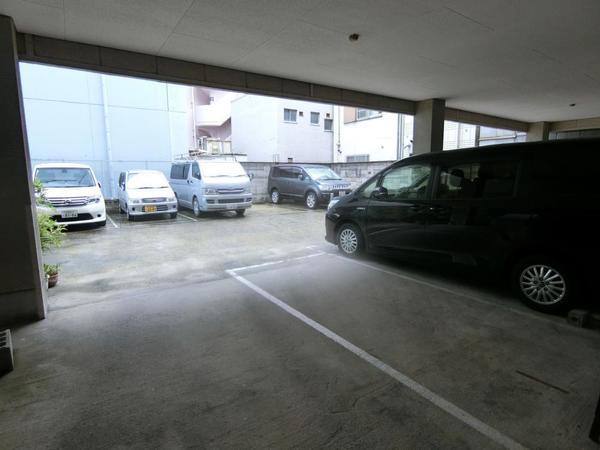 コーポ堀江（202） 駐車場
