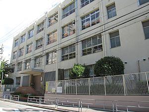 大阪市立西船場小学校：786m