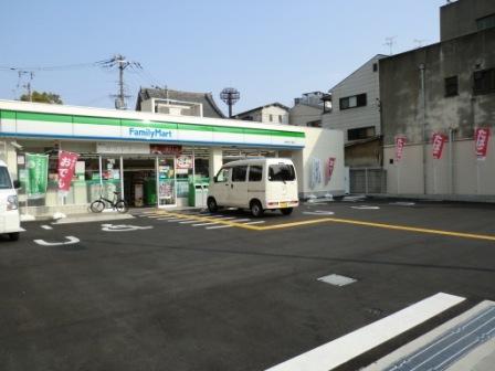 ファミリーマート本田みなと通店：355m