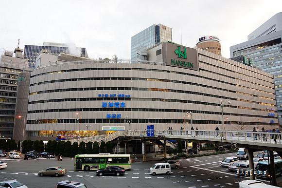 阪神梅田本店：1835m