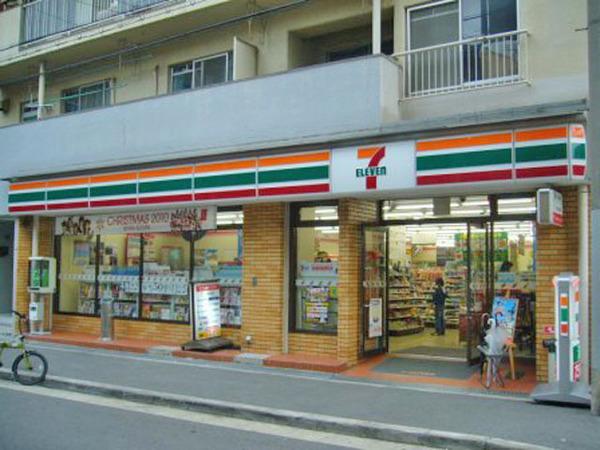 セブンイレブン大阪南堀江4丁目西店：196m