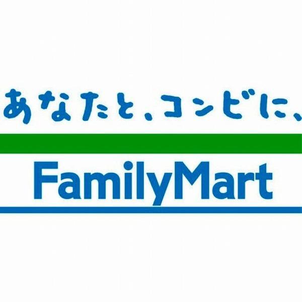 ファミリーマートマツエダ北堀江店：55m