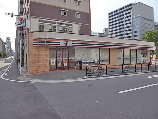 セブンイレブン大阪北堀江3丁目店：68m
