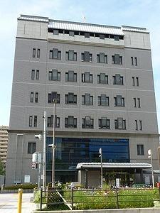 大阪市西区役所：673m