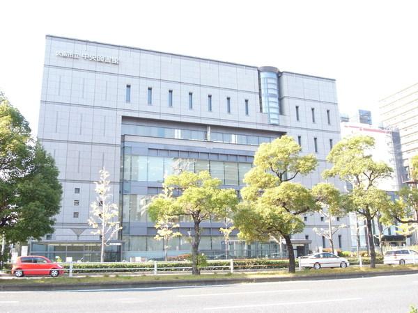 大阪市立中央図書館：701m