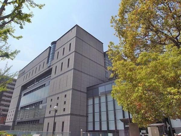 大阪市立中央図書館：668m