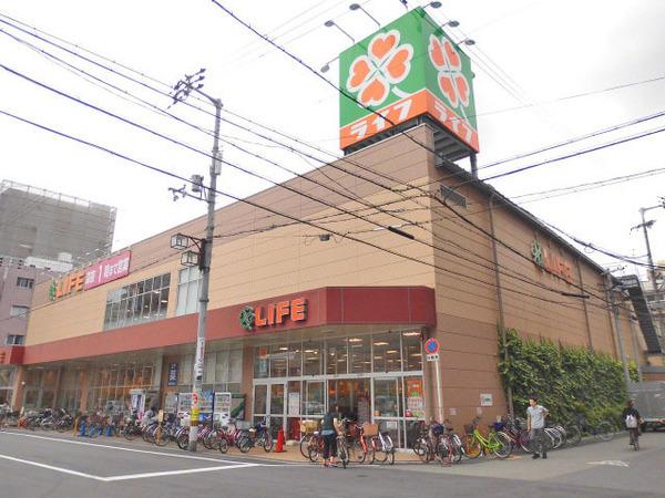 ライフ大国町店：211m