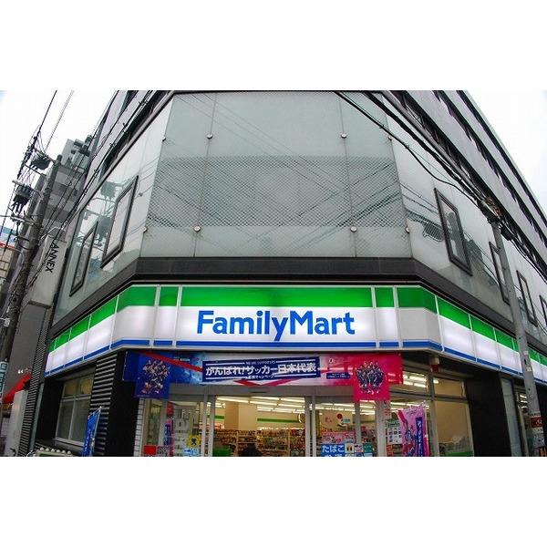 ファミリーマートマツエダ北堀江店：189m