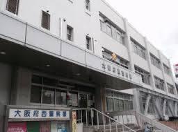 西警察署：725m