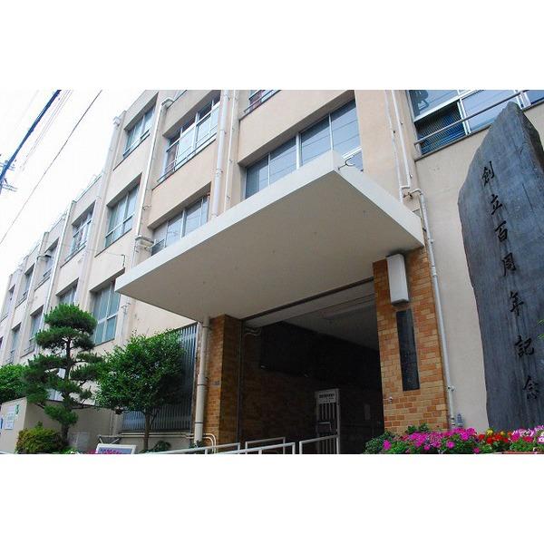 大阪市立堀江小学校：245m