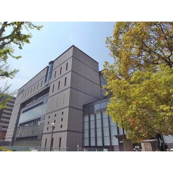 大阪市立中央図書館：700m