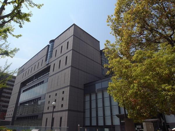 大阪市立中央図書館：1221m