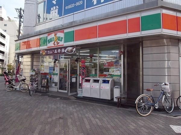 サンクス桜川店：153m
