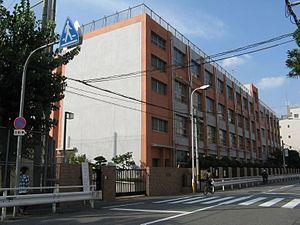 大阪市立日本橋中学校：423m