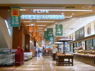 ライフなんば店：108m