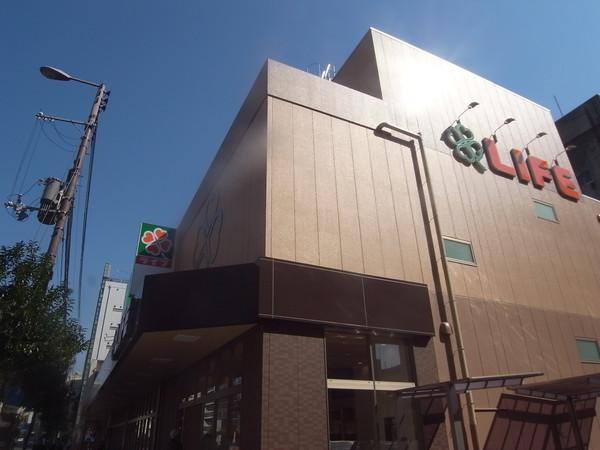 ライフ阿波座駅前店：499m