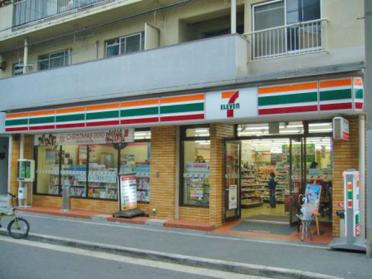 セブンイレブン大阪幸町3丁目店：207m