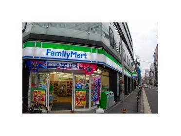 ファミリーマート江戸堀三丁目店：85m