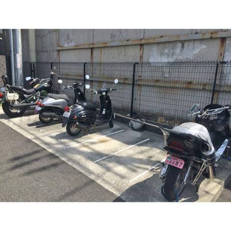 プロシード大阪ＷＥＳＴアドリア 外観写真4 駐車場