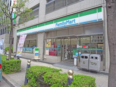 ファミリーマート新町店：15m