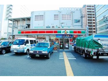 サンクス大国町駅前店：81m