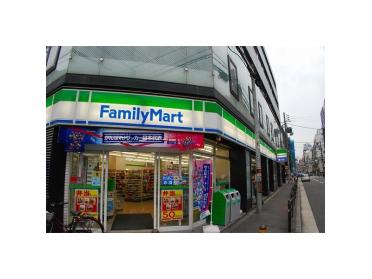 ファミリーマート阿波座西本町店：181m