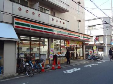 セブンイレブン大阪日本橋1丁目店：75m