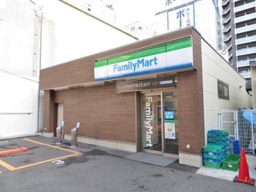 ファミリーマート浪速元町三丁目店：201m